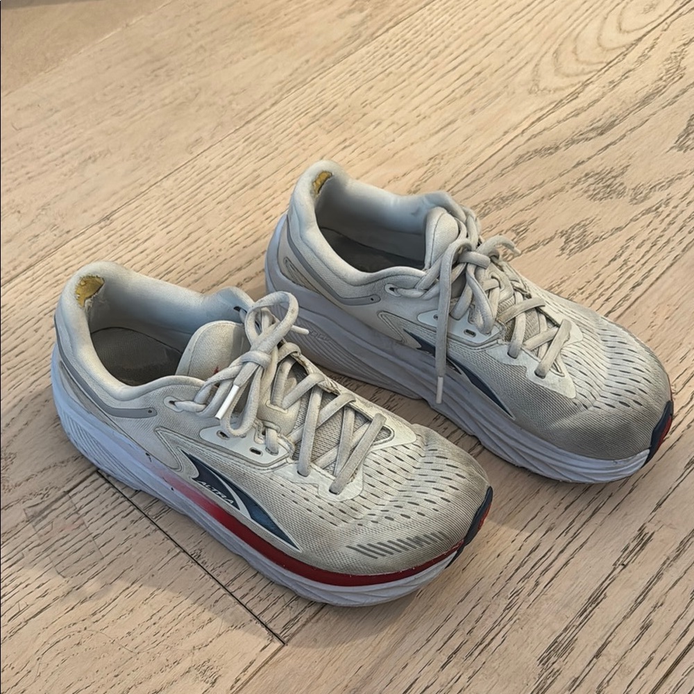 Altra Cream Athletic Shoes